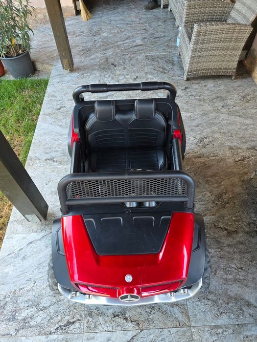 Vând jeep unimog pentru copii.varsta între 2 si 5 ani.