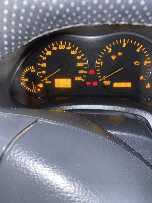 Vand toyota Avensis, 1.9 d-d40 an 2003