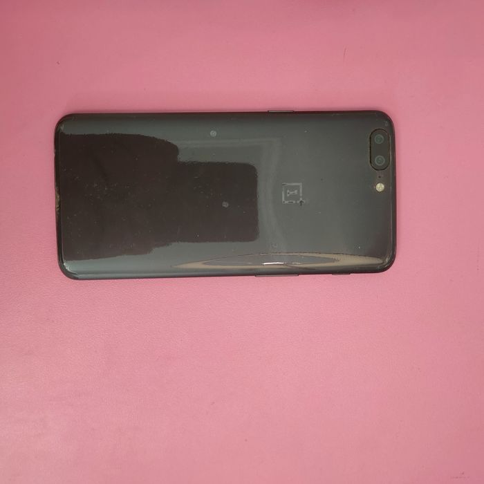 OnePlus 5 смартфон
