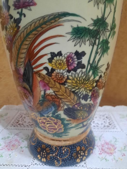 Очень красивая, роскошная фарфоровая, китайская ваза, декорирована ажу