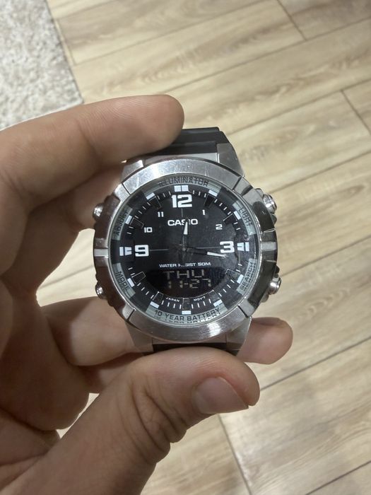 Продам оригинальные часы Casio