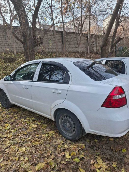 автомобил Nexia 3