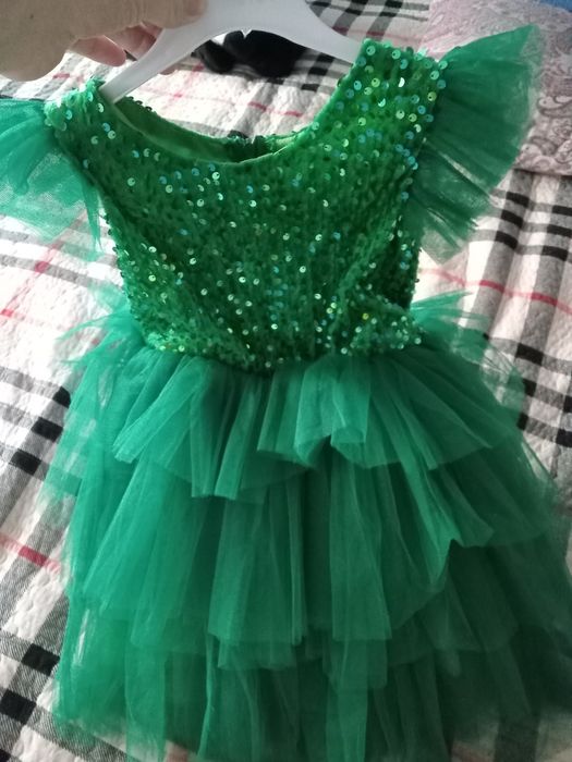 Продам платья на 3-5лет подойдёт