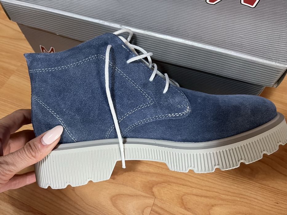 Чисто нови дамски боти