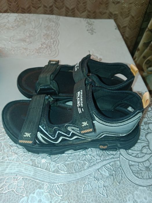 Сандали и кроссовки на мальчика 33размер