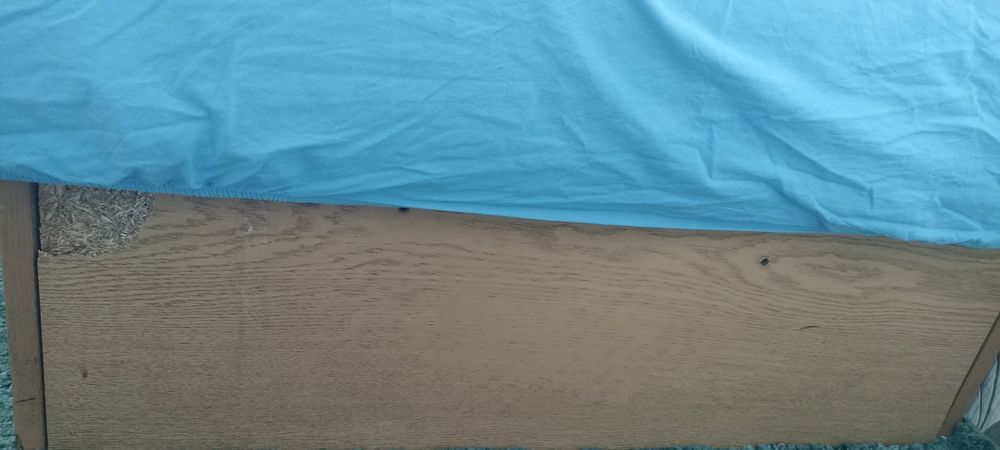 Подарявам юношеско легло и матрак с размери 80 на 190 см.