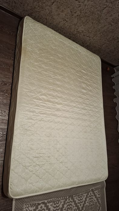 Продам матрас! В отличном состоянии!