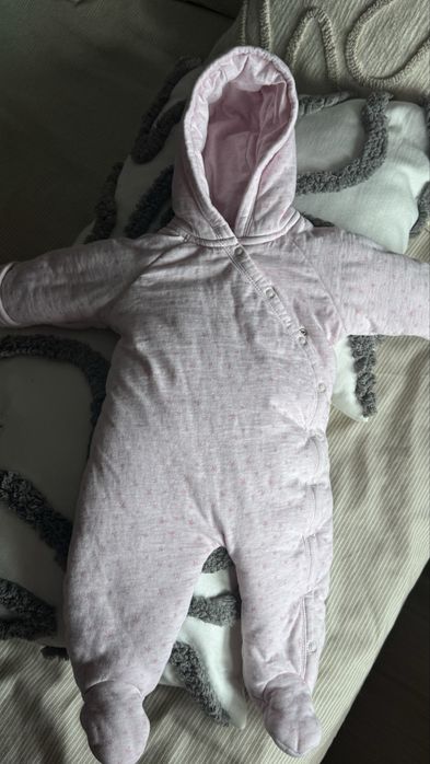 Продам комбинезоны на девочку 62 см