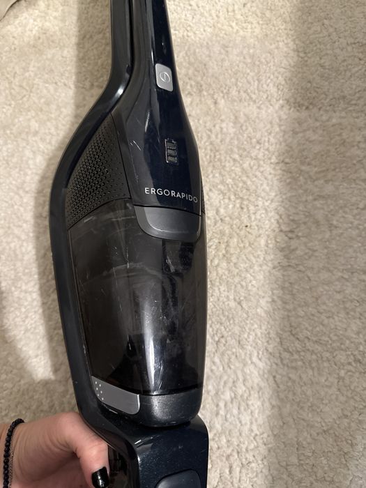 Aspirator electrolux vertical fara baterie