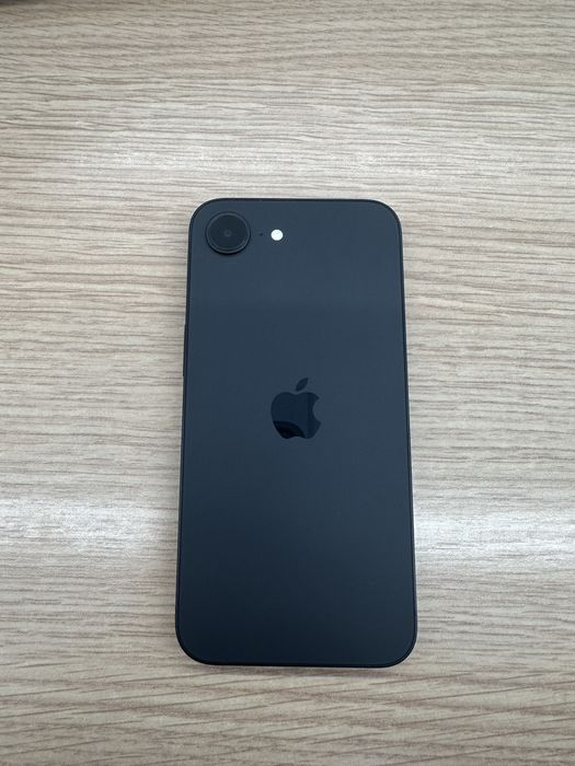 Айфон 16е в новом сост