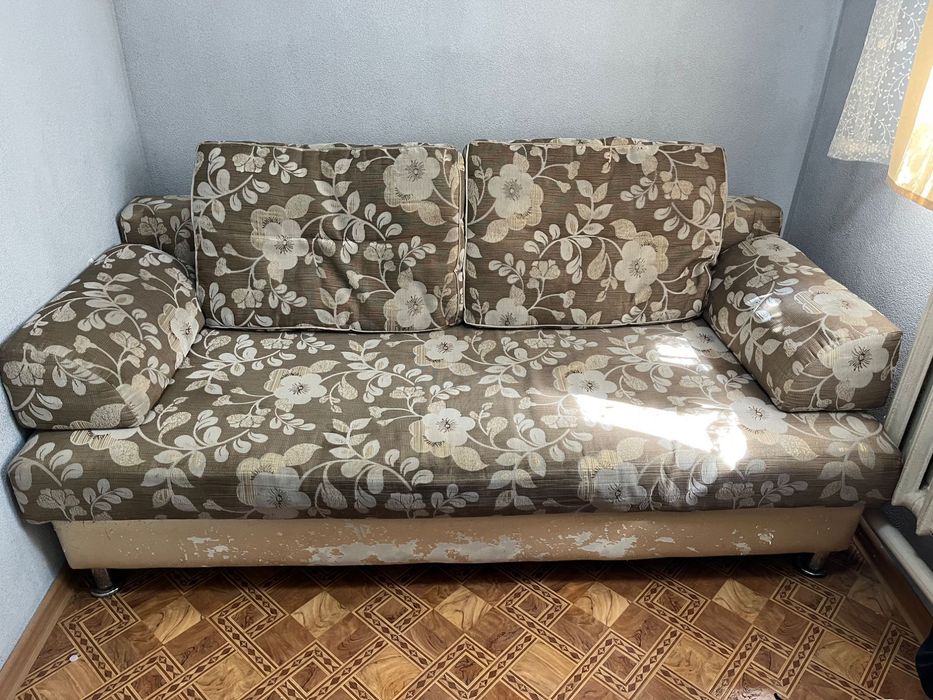 Бесплатно! Отдам даром диван !!!
