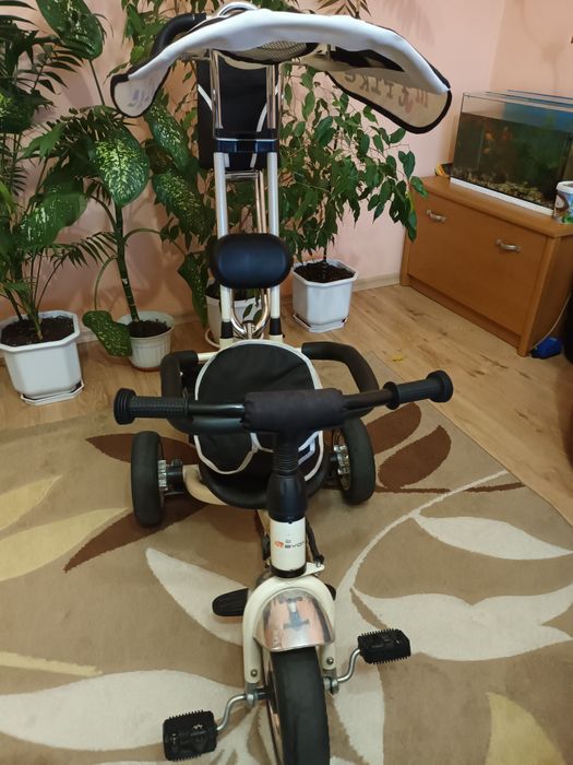 Детска триколка с родителски контрол