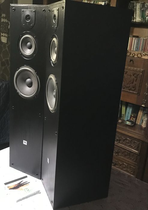 Vand boxe JBL -puternice si elegante