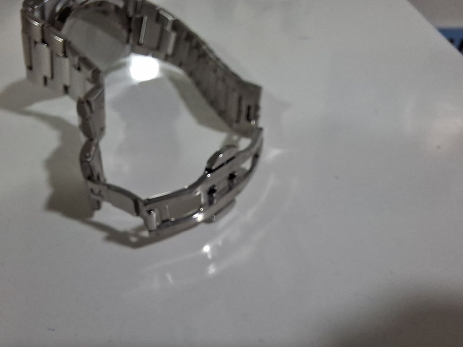 Emzer soat 950 000 sum orginal soat 2 ta vaqtli