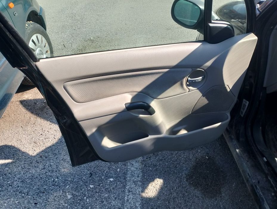 Продавам Citroen c3 1.6 бензин на части . Автоматик