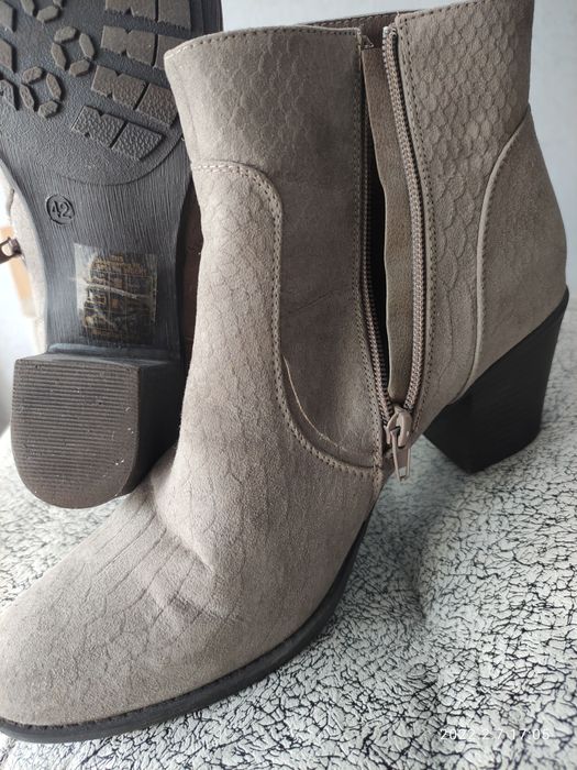 Продам женские ботильоны 42 размер