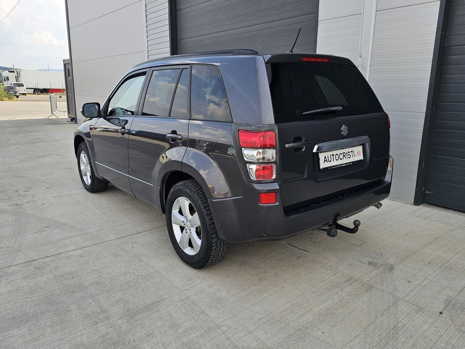 Suzuki grand vitara Limited 1.9 Diese,  4x4 cu reductor, Navigație  Jante  Cârlig  Trapă Bulbar Posibil Rate *