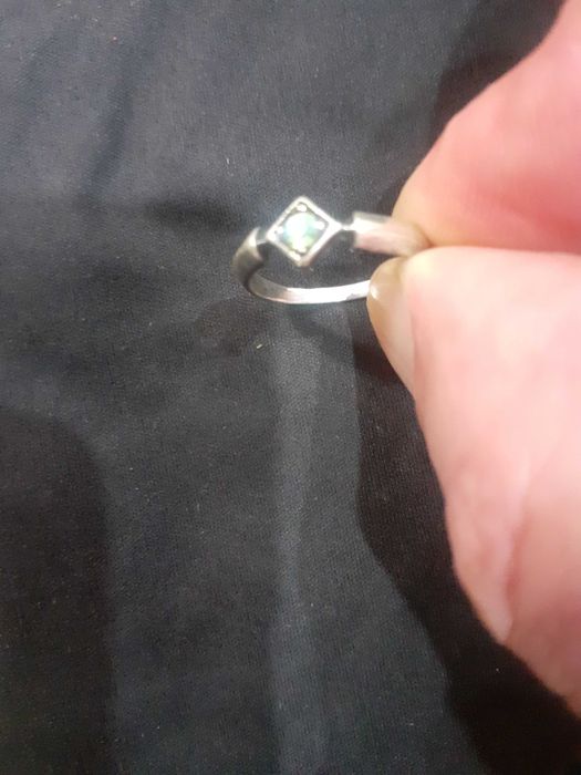 сребърен дамски пръстен със зелена камъчка италианско родирано сребро