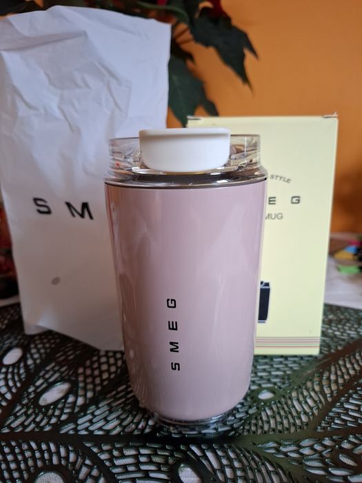 Термо чаша SMEG, нова, има и зелена,черна, лилава,сива, жълта, тюркоаз