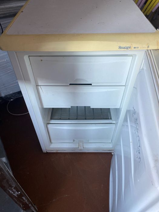 Продам морозильник.