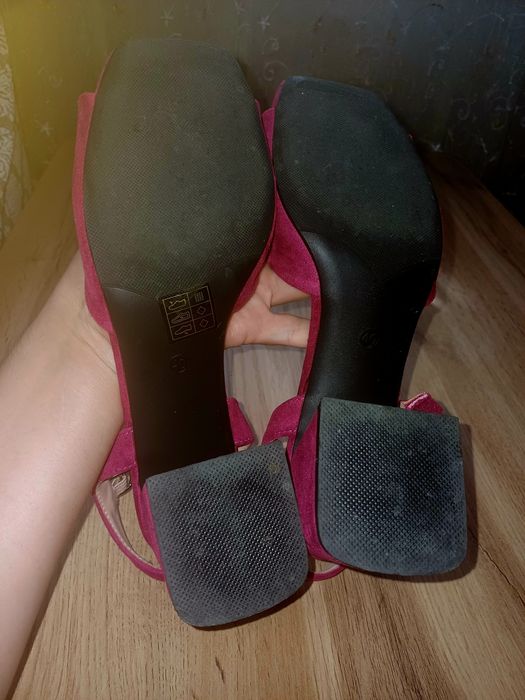 Женские босоножки