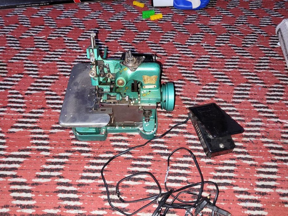 Averlok tikuv mashinasi 
Ishlashi Alo dkuarajada 
3 ta ip ketadi 
Chok