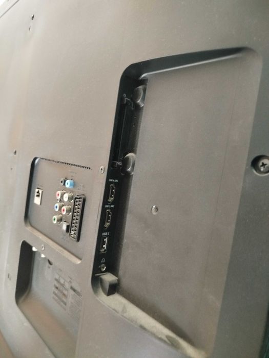 TV PHILIPS 55" SMART с проблем в матрицата