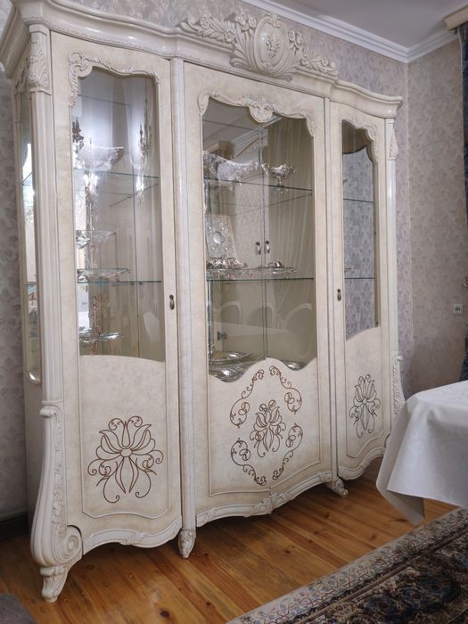 Продаётся б/у сервант стойка и ТВ тумба