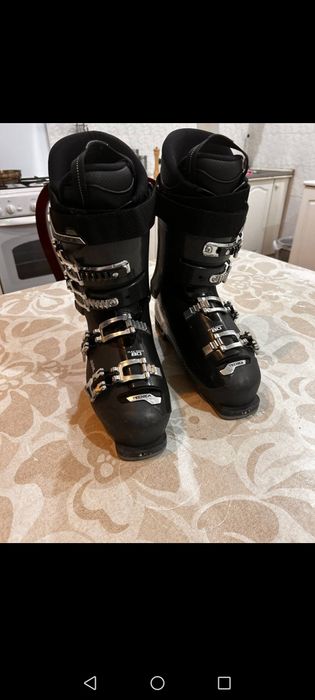 Срочно  Лыжные ботинки и шлемы – взрослые и детские, отличное состоян