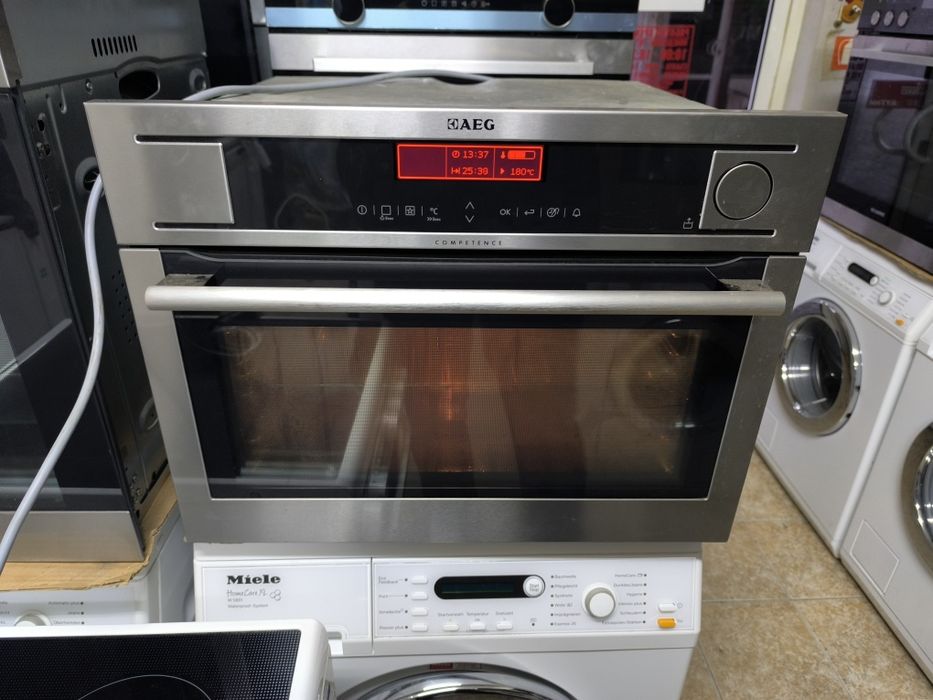 Фурна AEG KS8404701M с много програми и готвене на  пара.
