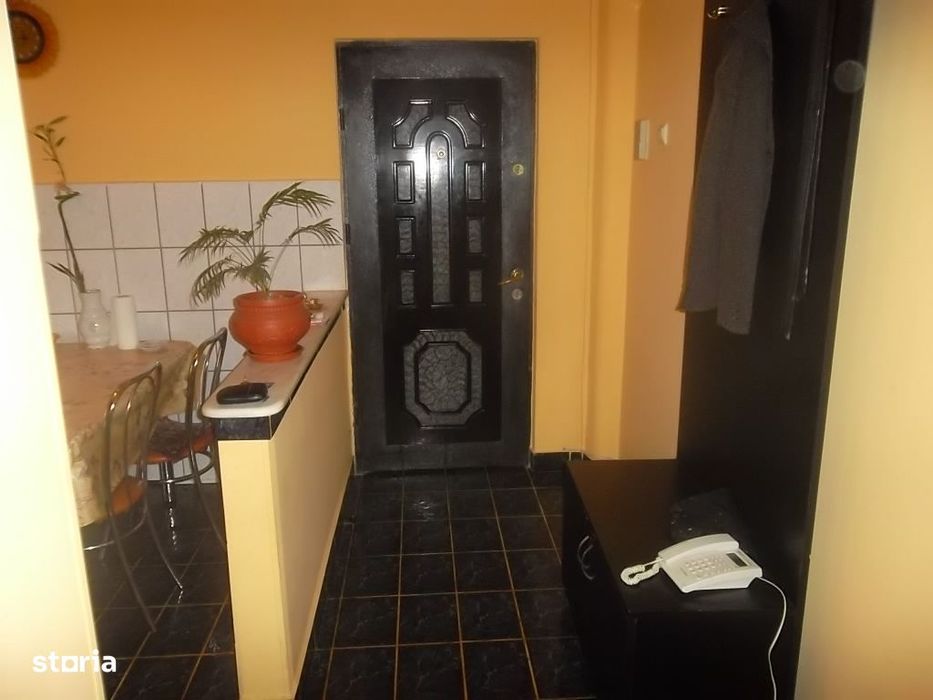 Inchiriez apartament 2 camere decomandat Deva, Mihai Viteazu, etaj 2,