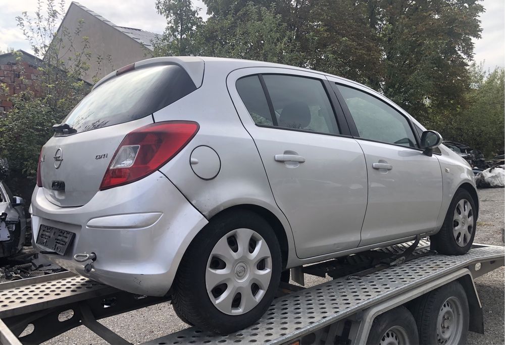 Opel corsa d 1.3 cdti 90 к с на части