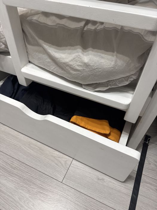 Двухэтажная кровать