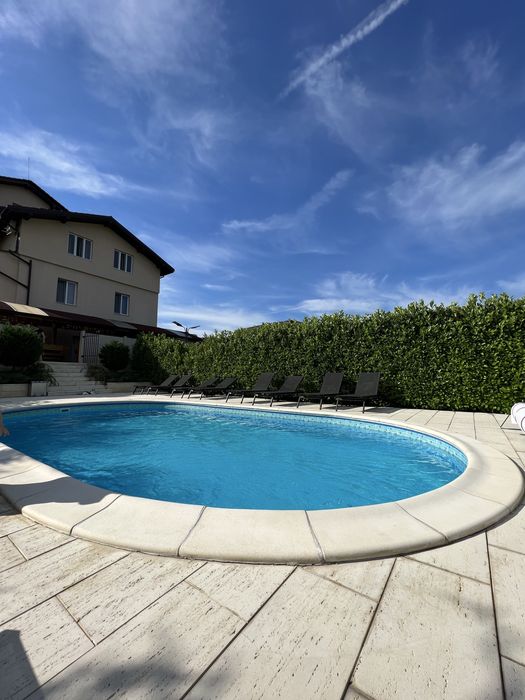 PENSIUNE 3 STELE DE VÂNZARE – 18 camere, piscină, sală de evenimente – BĂILE FELIX