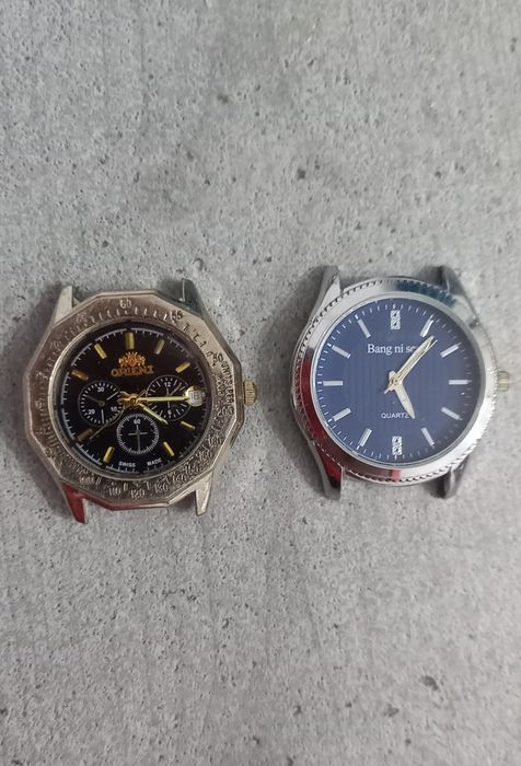 Vând 8 ceasuri pentru piese