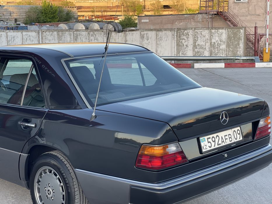 Mercedes-Benz W124