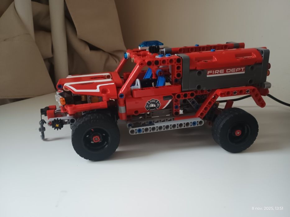 Mașina Lego Tehnic