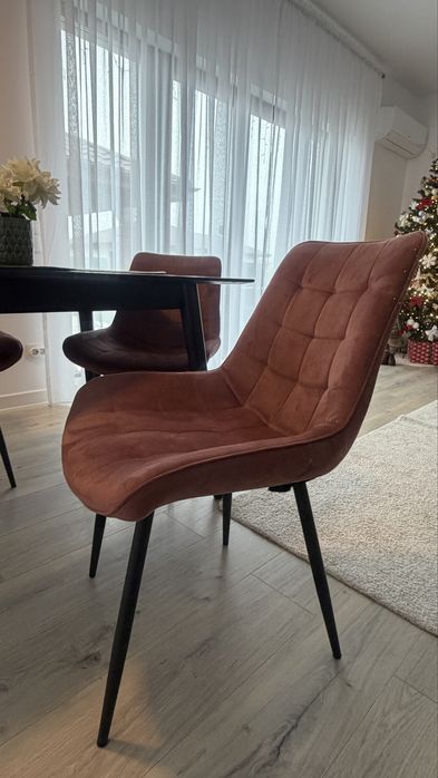 Scaune catifea roz pudrat