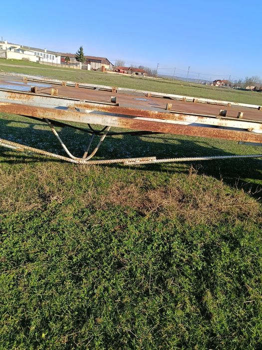 Продавам платформа