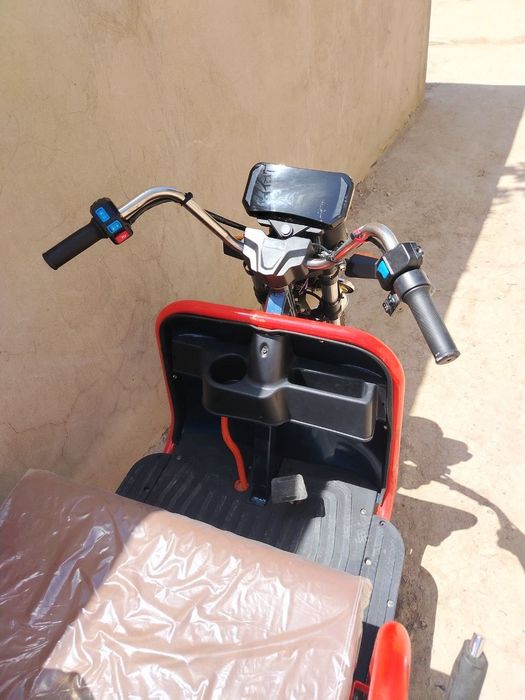 Yengil yuklar uchun elektro mototsikl