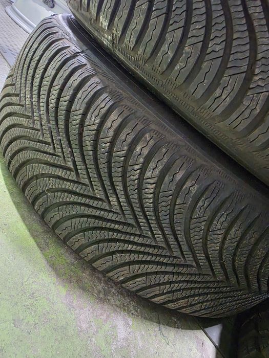 4 бр зимни 215/60/17 Michelin alpine 5
