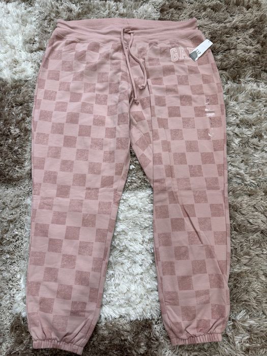 Спортивный комплект от бренда Gap
