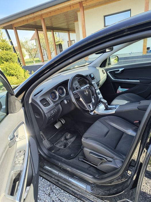 Volvo v60 2.0d R Line automat