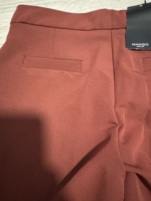 Pantaloni noi Mango