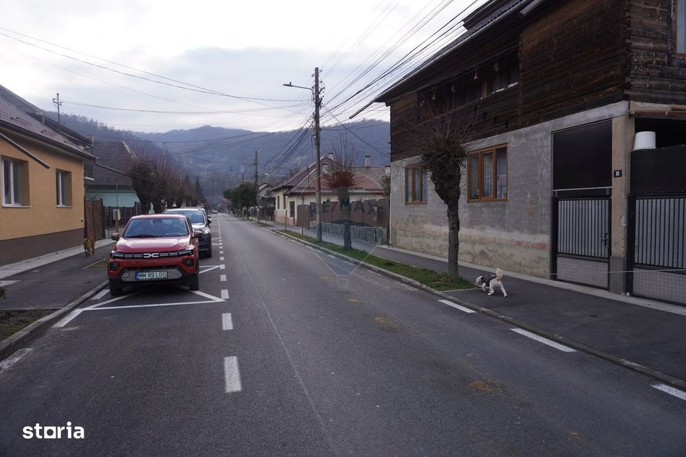Casă cu 6 camere, DE VÂNZARE, str. Eroilor