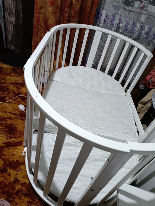 Манеж для детей с матрасом