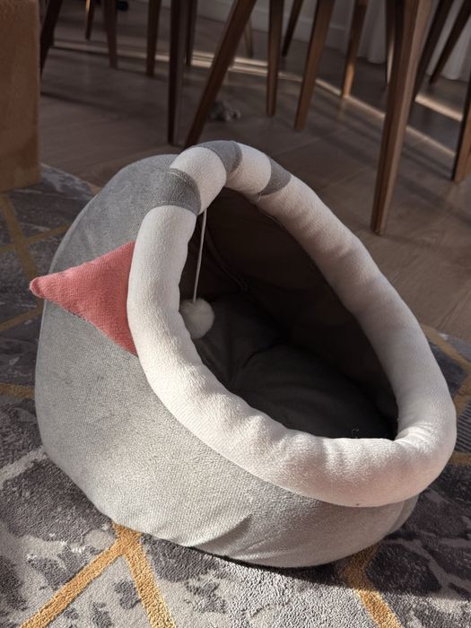 Лоток и лежанка для кота