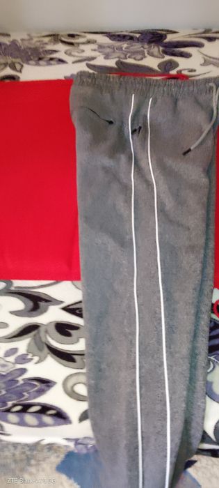 Pantaloni trening  Pull & Bear  mărime M  buzunare fermoar