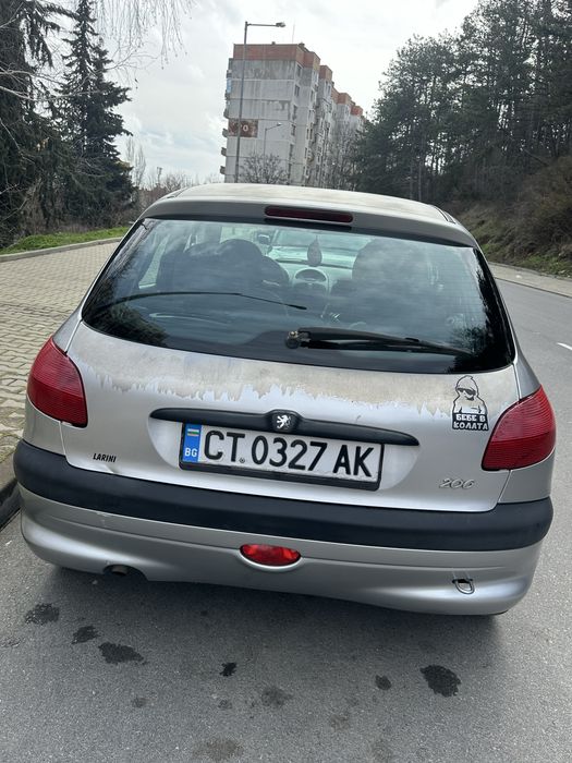 Автомобил пежо 206
