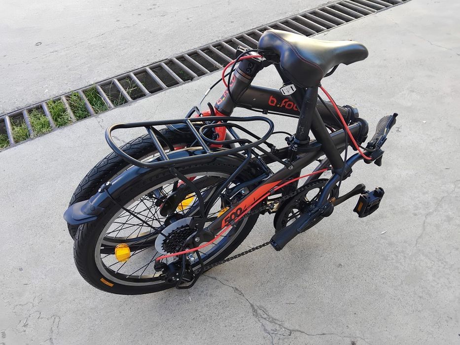 Vând bicicleta pliabila din aluminiu